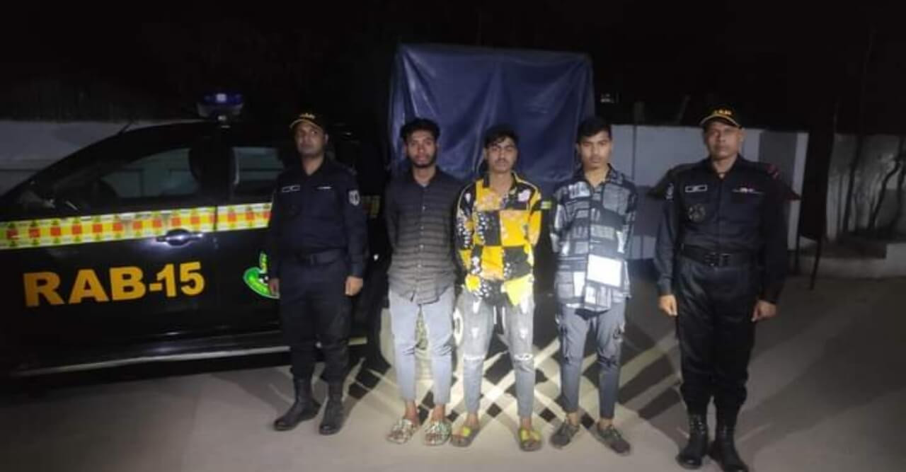 কক্সবাজারের র‌্যাব-১৫ এর অভিযানে মানিক গ্যাং এর ০৩ সদস্য আটক