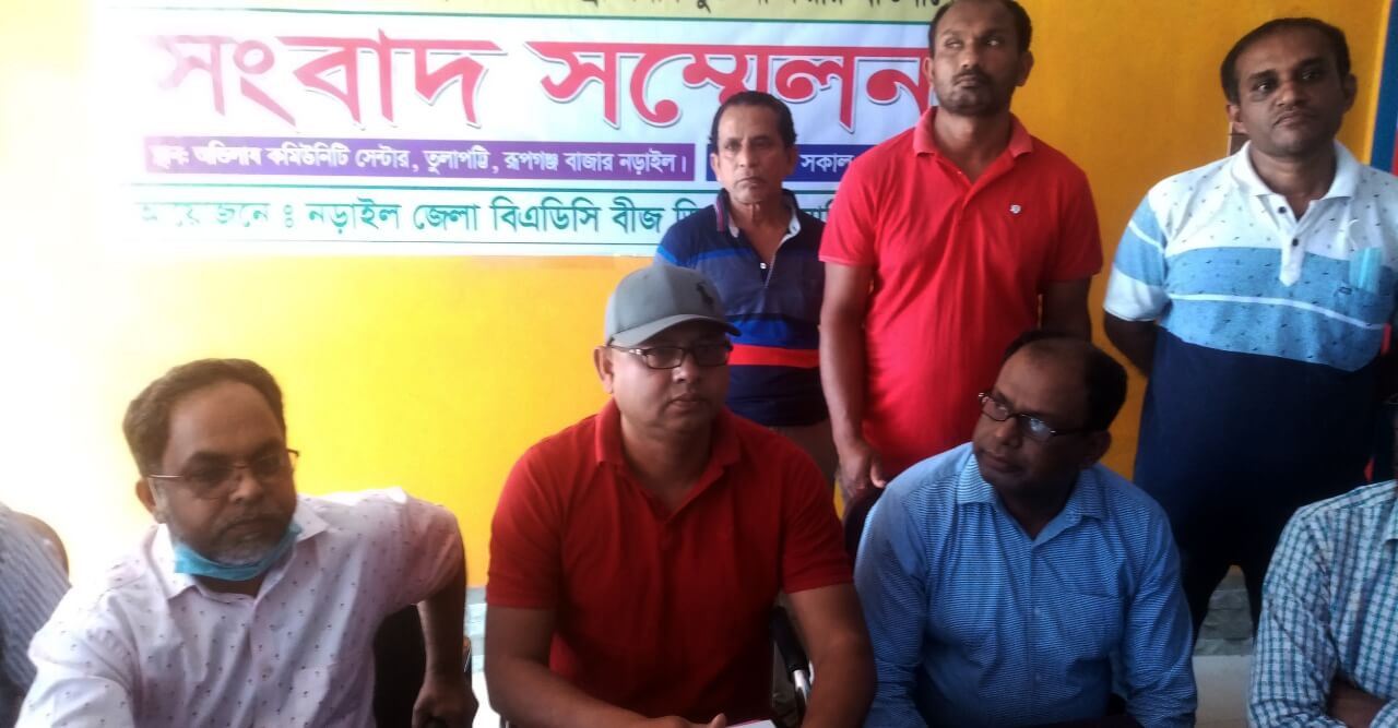 নড়াইলে বিএডিসির ডিলারদের সার ডিলার নিবন্ধনে গড়িমসি ও সার ও বীজ মনিটরিং কমিটিতে প্রতিনিধি না নেয়ার প্রতিবাদে