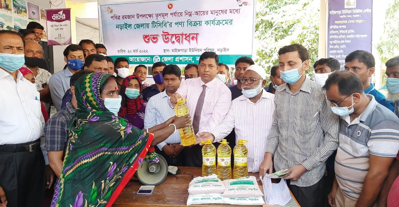 নড়াইলে ৪৫ হাজার ৫’শ ৯১ টি কার্ডে টিসিবি পণ্য বিক্রি শুরু