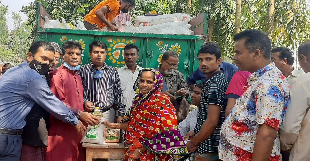 সুন্দরগঞ্জে টিসিবি পণ্যের বিক্রয় উদ্বোধন