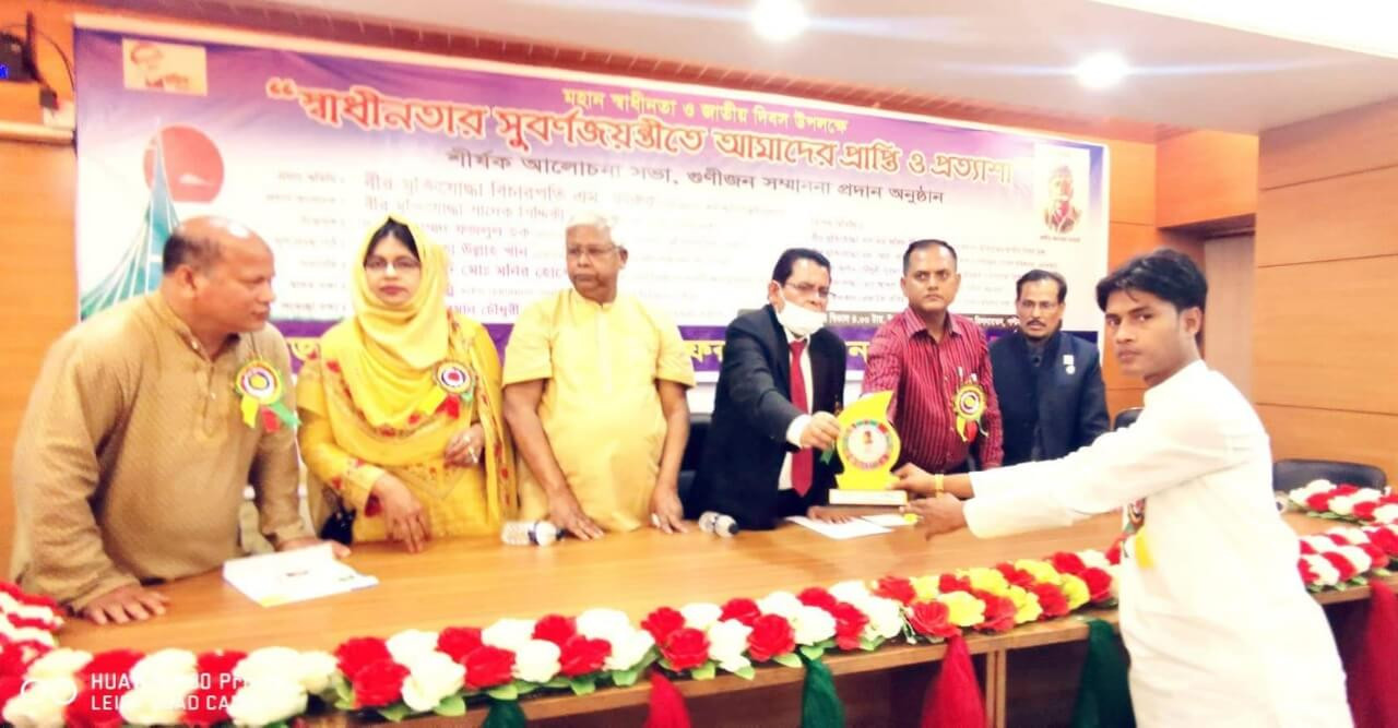 বঙ্গবীর জেনারেল ওসমানী গোল্ডেন এ্যাওয়ার্ড পেলেন তারেক আজিজ