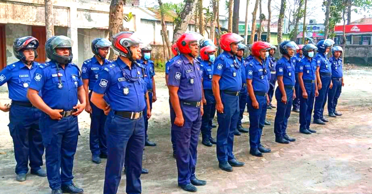 ডোমারে হেলমেট পরিধানে জনসচেতনতামূলক প্রচারাভিযান