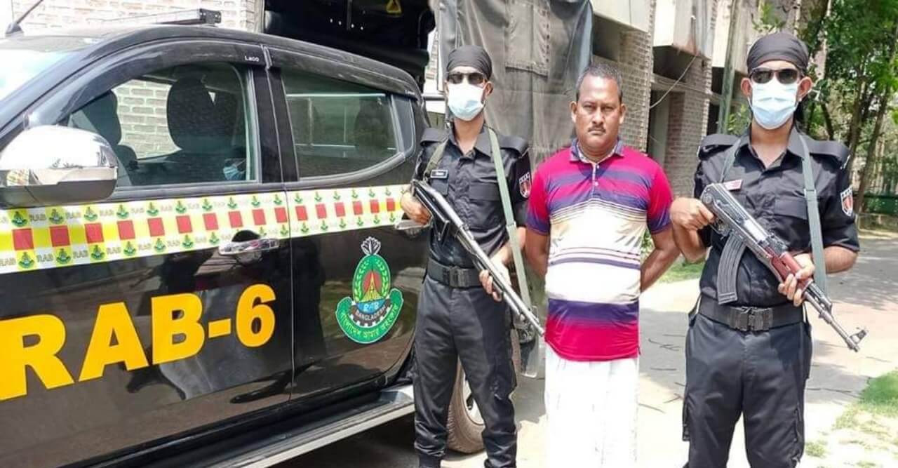 চুয়াডাঙ্গায় চোলাই মদসহ মাদক ব্যবসায়ী গ্রেফতার