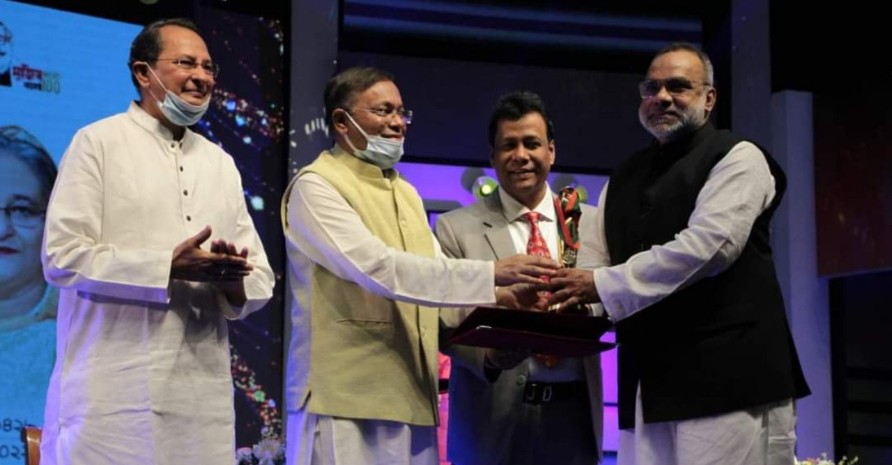 'বীর' সিনেমায় জাতীয় চলচ্চিত্র পুরস্কার পেয়েছেন মিশা সওদাগর