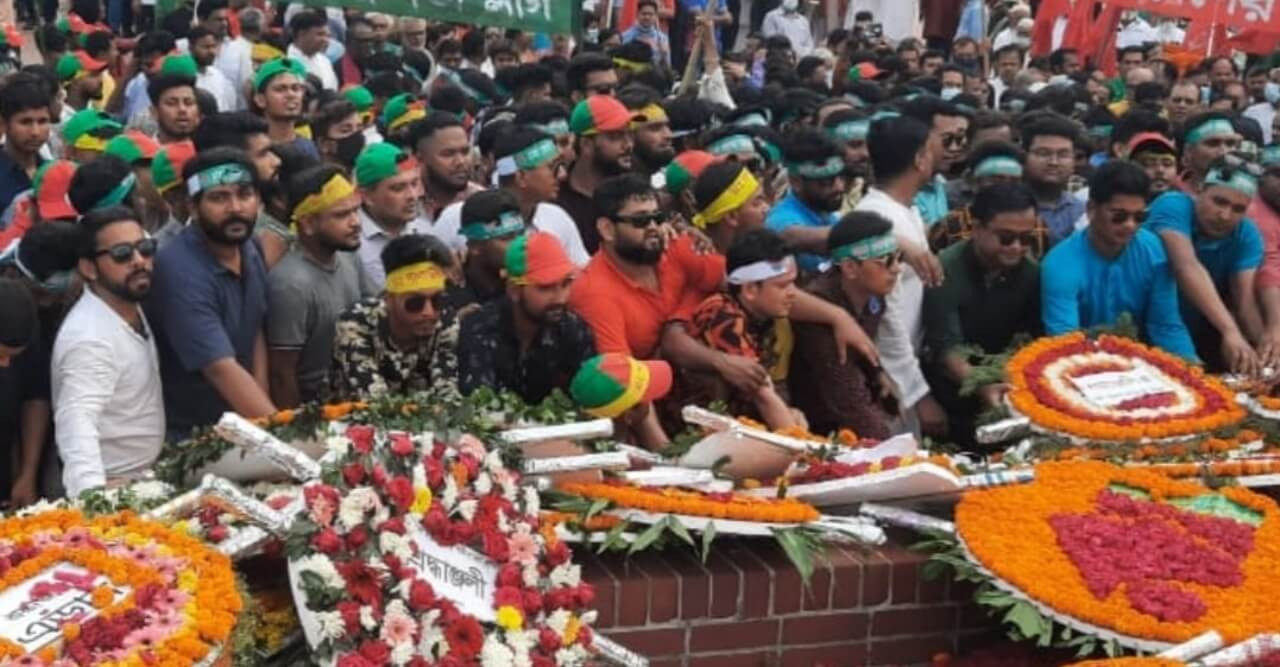 মহান স্বাধীনতা দিবসে জাতীয় স্মৃতিসৌধে ছাত্রদলের শ্রদ্ধাঞ্জলি