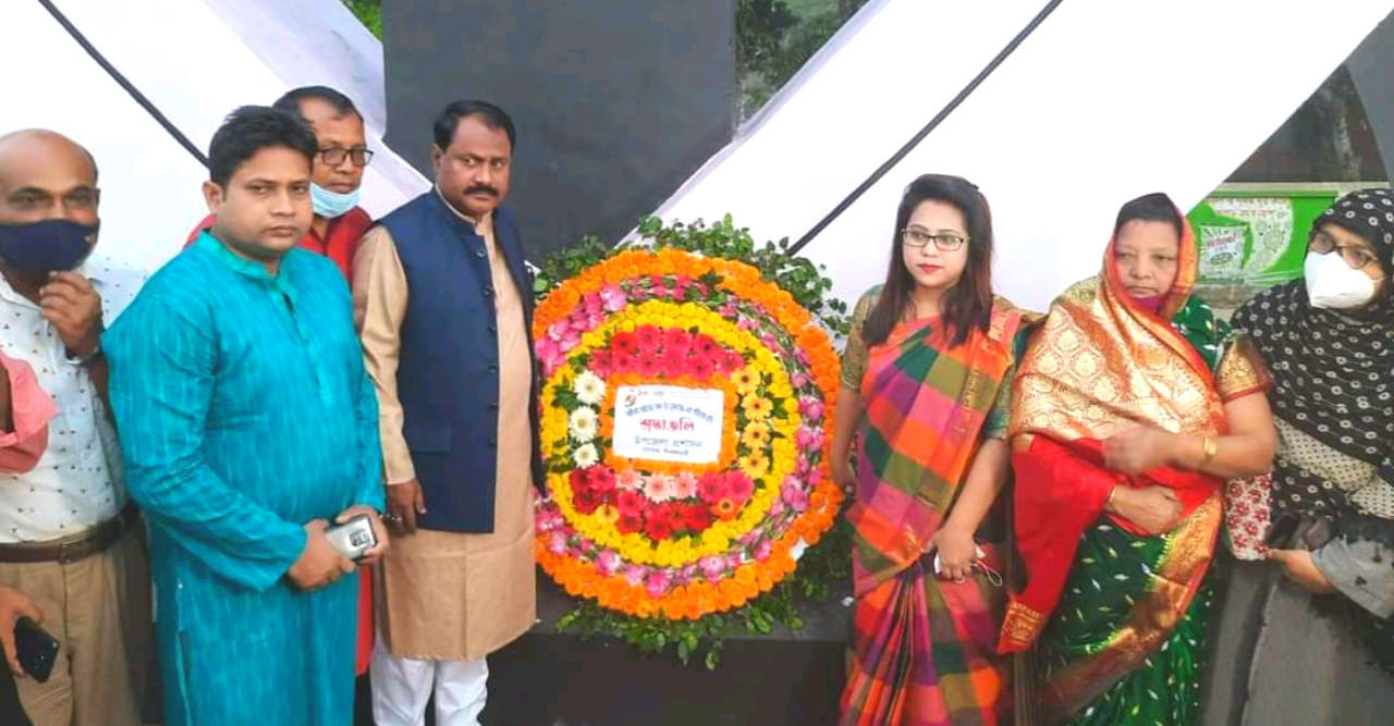 স্বাধীনতা দিবসে ডোমার উপজেলা প্রশাসনের পুষ্পস্তবক অর্পণ