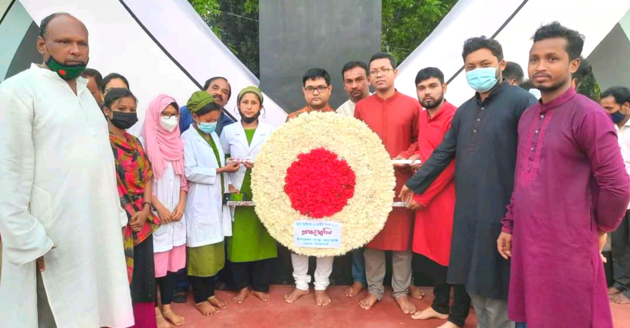 স্বাধীনতা দিবসে ডোমার স্বাস্থ্য বিভাগের পুষ্পস্তবক অর্পণ