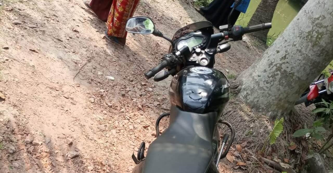 ফকিরহাটে বাসের চাকায় পৃষ্ট হয়ে পুলিশ সদস্য নিহত