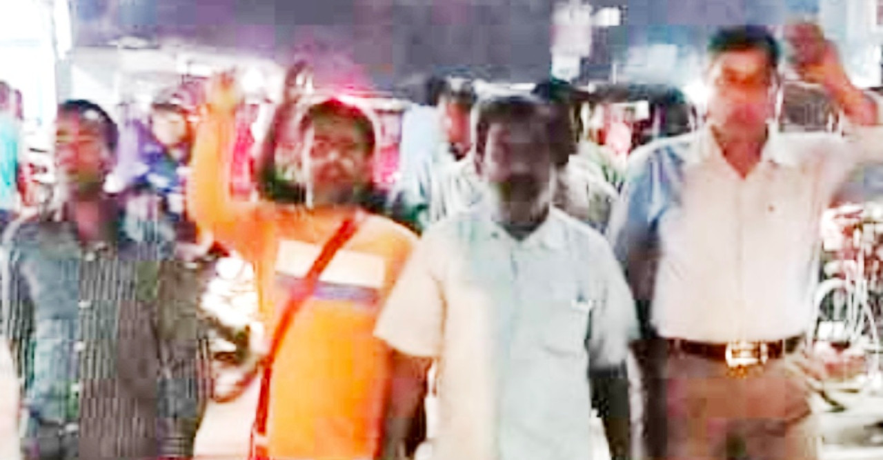 ডোমারে হরতালের সমর্থনে গণতান্ত্রিক বাম ঐক্যের মিছিল