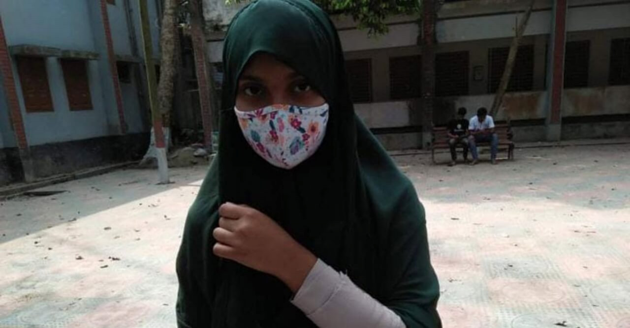 সিরাজগঞ্জে ছাত্রীকে পিটিয়ে হাত ভাঙলেন  শিক্ষক!