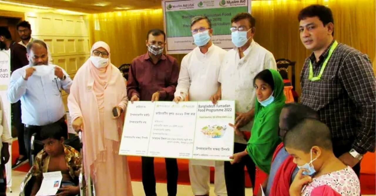 মিরপুরে অসহায়দের মাঝে মুসলিম এইড’র রমজান ফুড ভাউচার বিতরণ