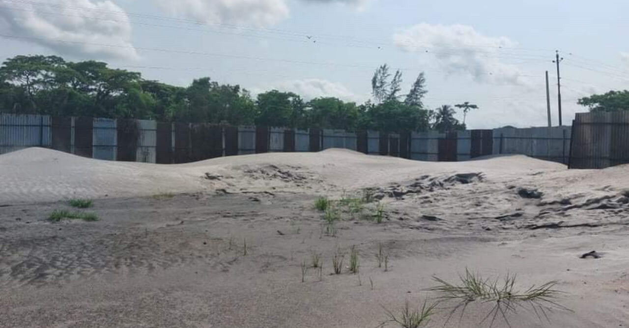 কোম্পানীগঞ্জে ওড়ে যাওয়া ছাই ভষ্মে অতীষ্ঠ পথচারী ও এলাকাবাসী