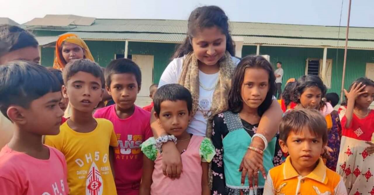 ঈদের খুশি ছড়িয়ে দিয়ে মহসিনা মায়ার ব্যাতিক্রমী উদ্যোগ