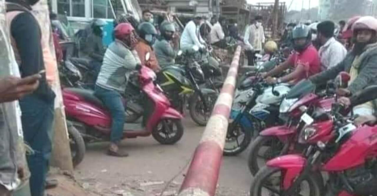 তাহলে ট্রেনটা যাবে কোথা থেকে?