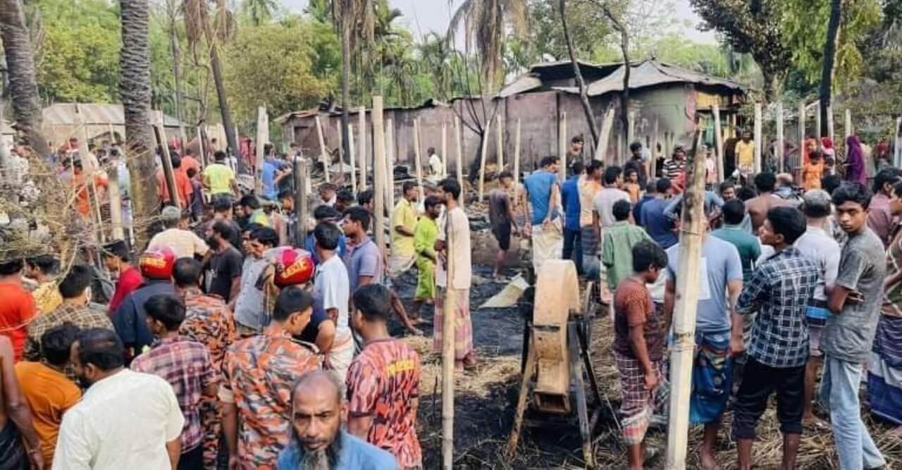 গুরুদাসপুরে আগুনে পুড়লো ৯টি ঘর,শতবর্ষী নারী নিহত