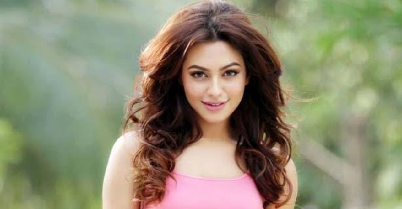 চিত্রনায়িকা নুসরাত ফারিয়া ভাত খেতে না পারছে না