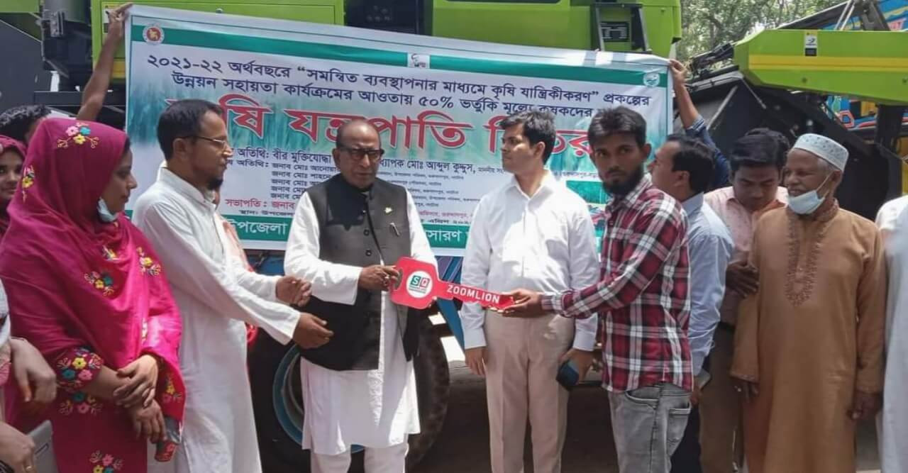 গুরুদাসপুরে ভর্তুকি মূল্যে কম্বাইন্ড হারভেস্টার বিতরণ