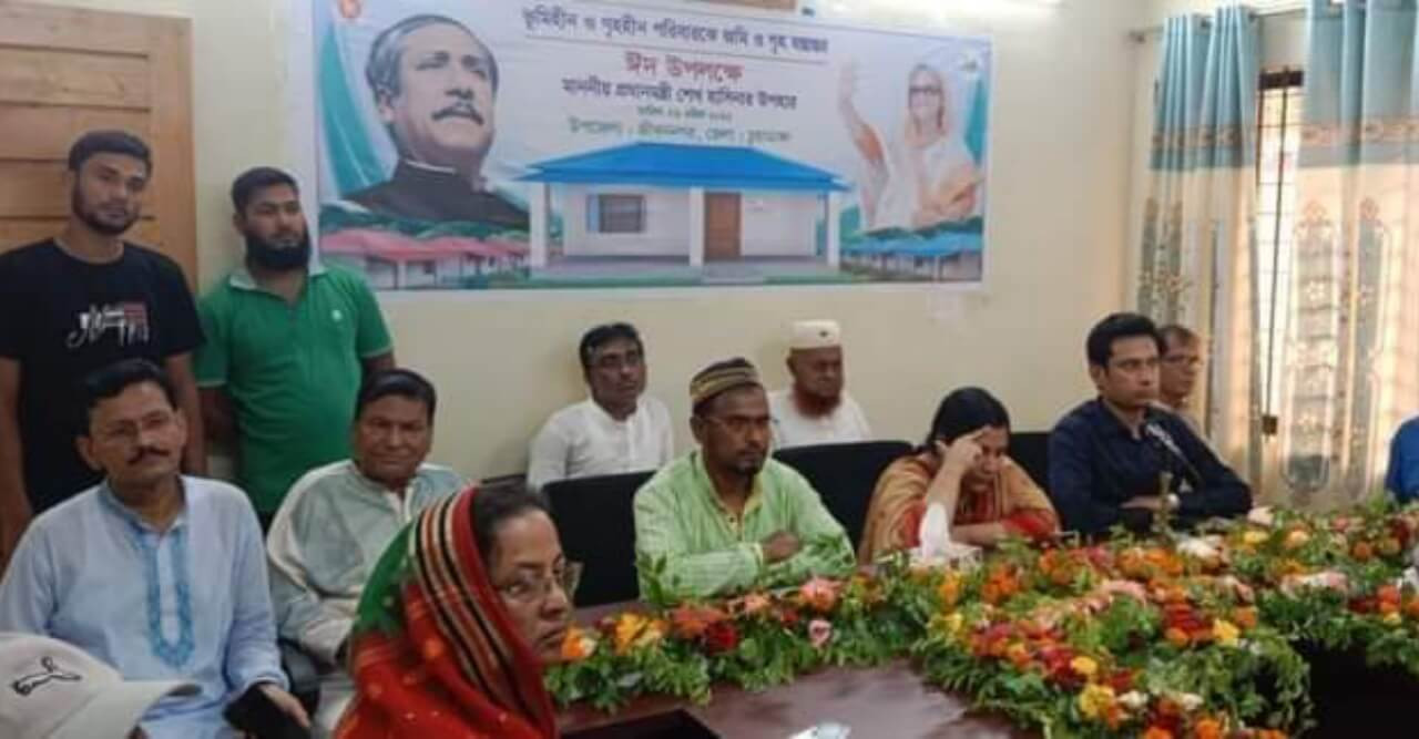 জীবননগরে ভূমিহীন ও গৃহহীনদের মাঝে ঘর হস্তান্তর