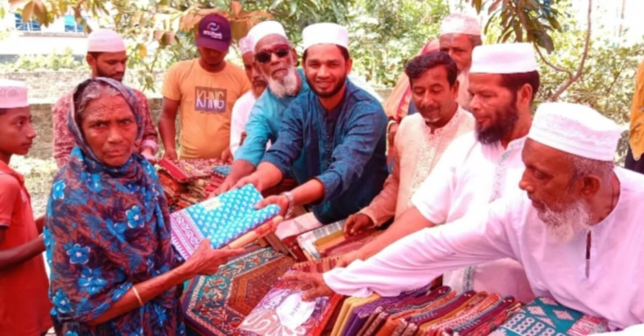 ৪’শ দুস্থ পরিবারকে ঈদ বস্ত্র দিলেন মেয়র শহীদ দেওয়ান