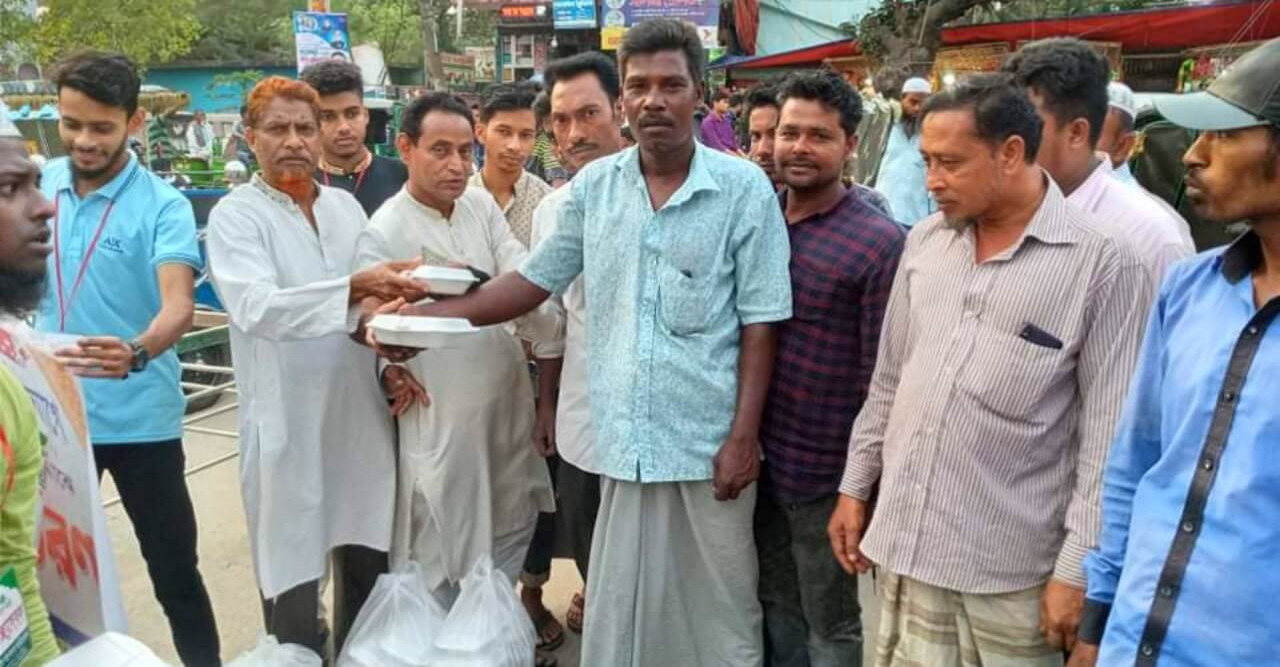 কোম্পানীগঞ্জে আল-আনফাল ফাউন্ডেশনের উদ্যেগে ইফতার বিতরণ