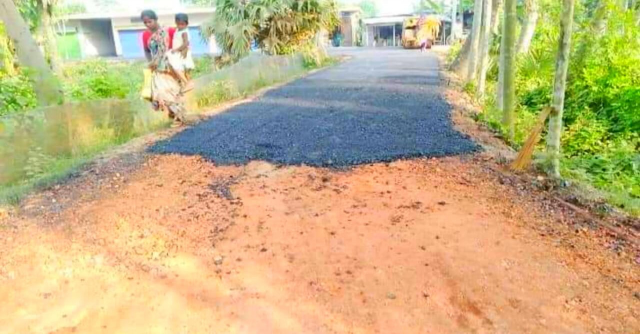 সাংবাদিক রাস্তার কাজের অনিয়ম তুলে ধরাই আওয়ামী লীগ নেতার হুমকি