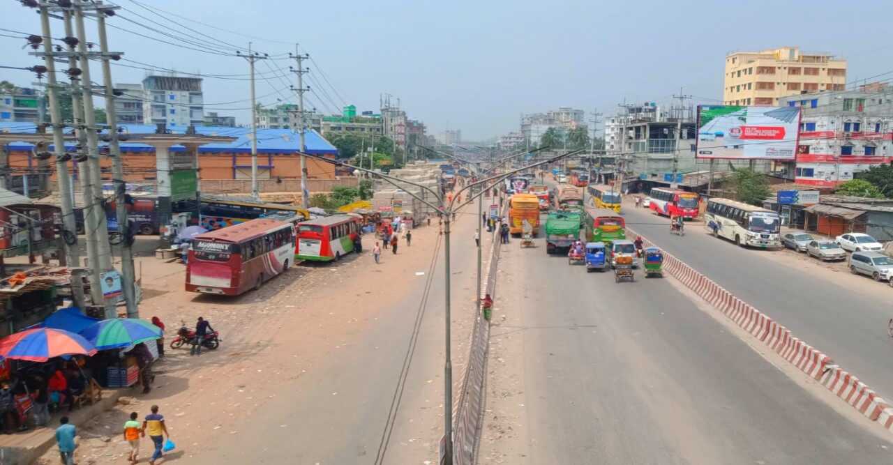 গাড়ি আছে যাত্রী নেই, ঢাকার রাস্তা ফাকা