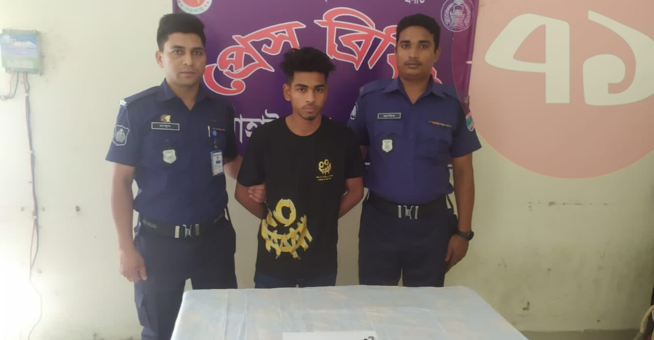 মোল্লাহাটে থানা পুলিশের অভিযানে ইয়াবাসহ যুবক আটক