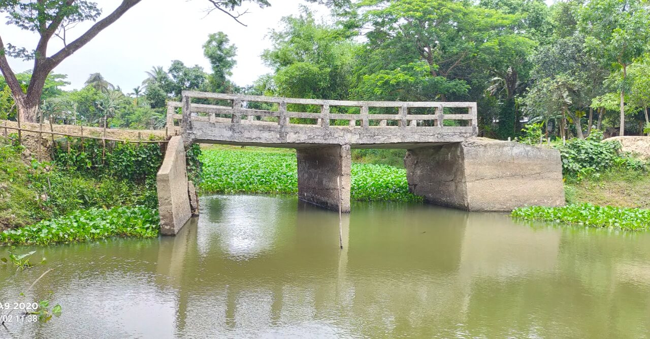 গৌরীপুরে ৬ বছর ধরে ঝুঁকিপূর্ন সেতু চলাচলে দূর্ভোগ