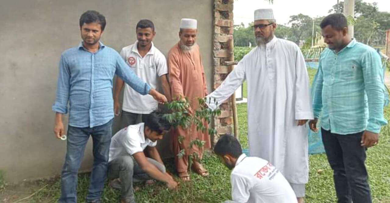 রক্তের বন্ধন স্বেচ্ছাসেবী সংগঠনের বৃক্ষরুপণ অভিযান