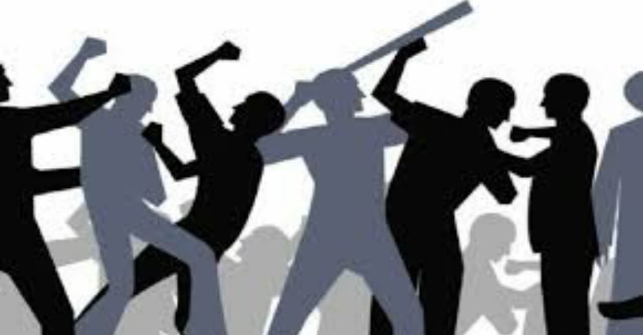 তুচ্ছ ঘটনায় সংঘর্ষে আহত-২, বাড়ি লুটের অভিযোগ