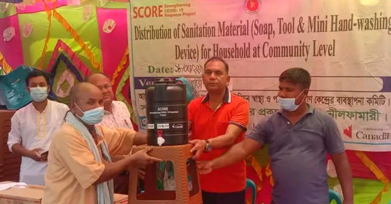 বোড়াগাড়ীতে ‘ল্যাম্ব প্ল্যান স্কোর’ এর স্বাস্থ্যব্যবস্থা সামগ্রী বিতরণ