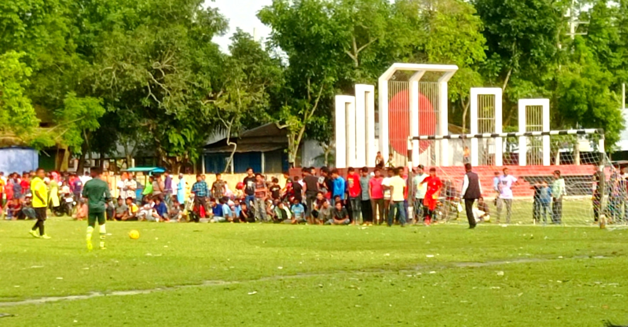 ডোমারে বঙ্গবন্ধু গোল্ডকাপে ২য় রাউন্ডের খেলা অনুষ্ঠিত