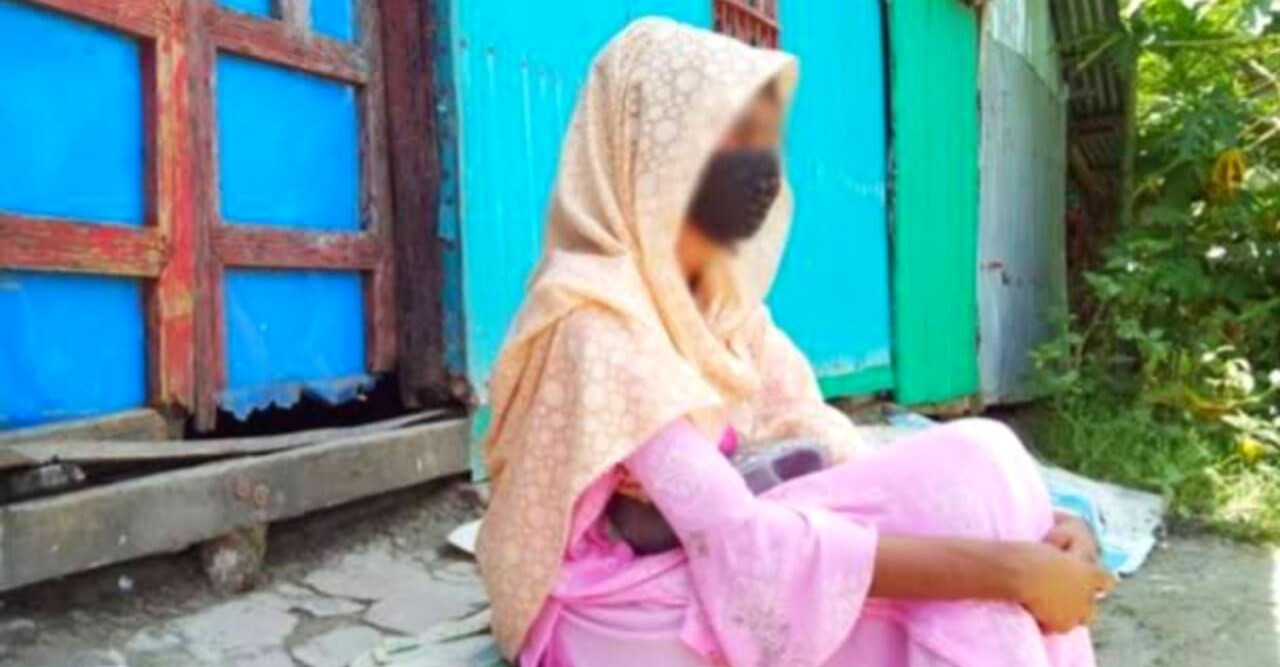 বিয়ের দাবীতে প্রেমিকের বাড়িতে প্রেমিকার অবস্থান