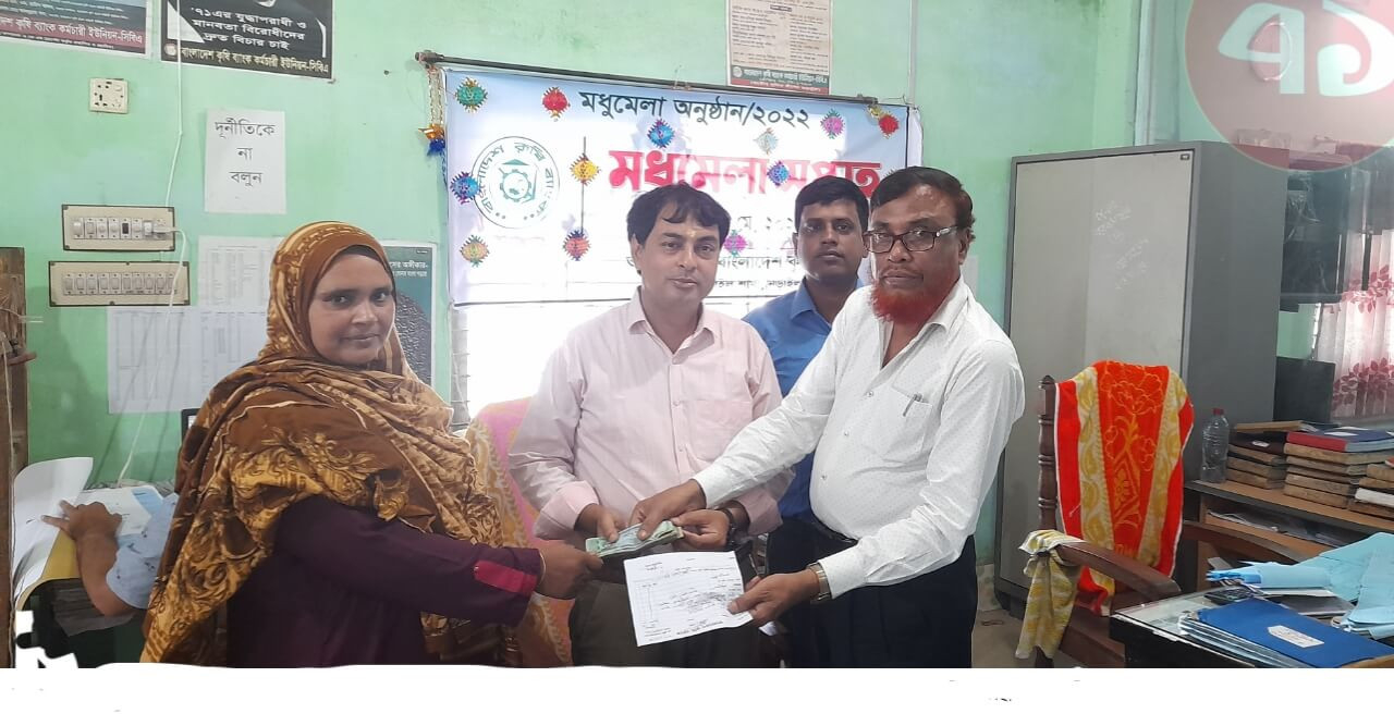 নড়াইলে কৃষি ব্যাংকের ব্যতিক্রমী ‘মধুমেলা’ অনুষ্ঠিত