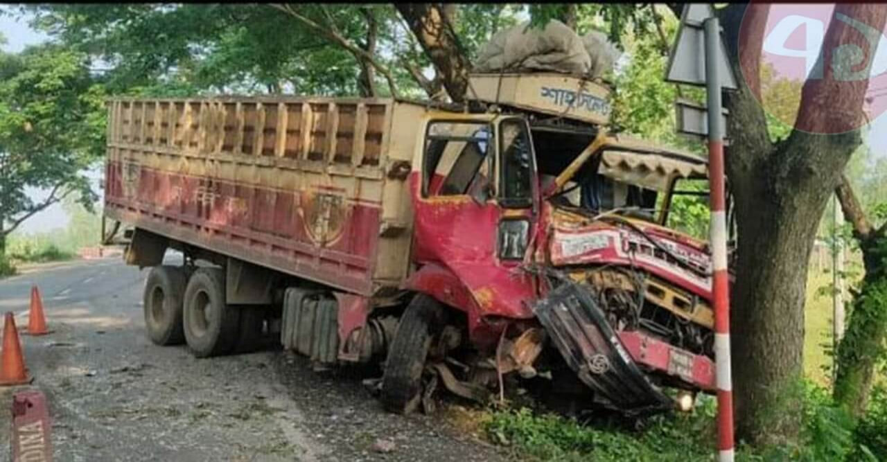 সলঙ্গায় ট্রাক-লেগুনা সংঘর্ষে নিহত ৫