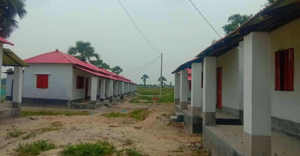 আশ্রয়ণ প্রকল্পের ঘরে আশ্রয় নেয়নি উপকারভোগীরা
