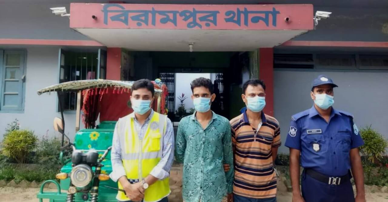 বিরামপুরে চোরাই অটোরিকশা উদ্ধার আটক দুই