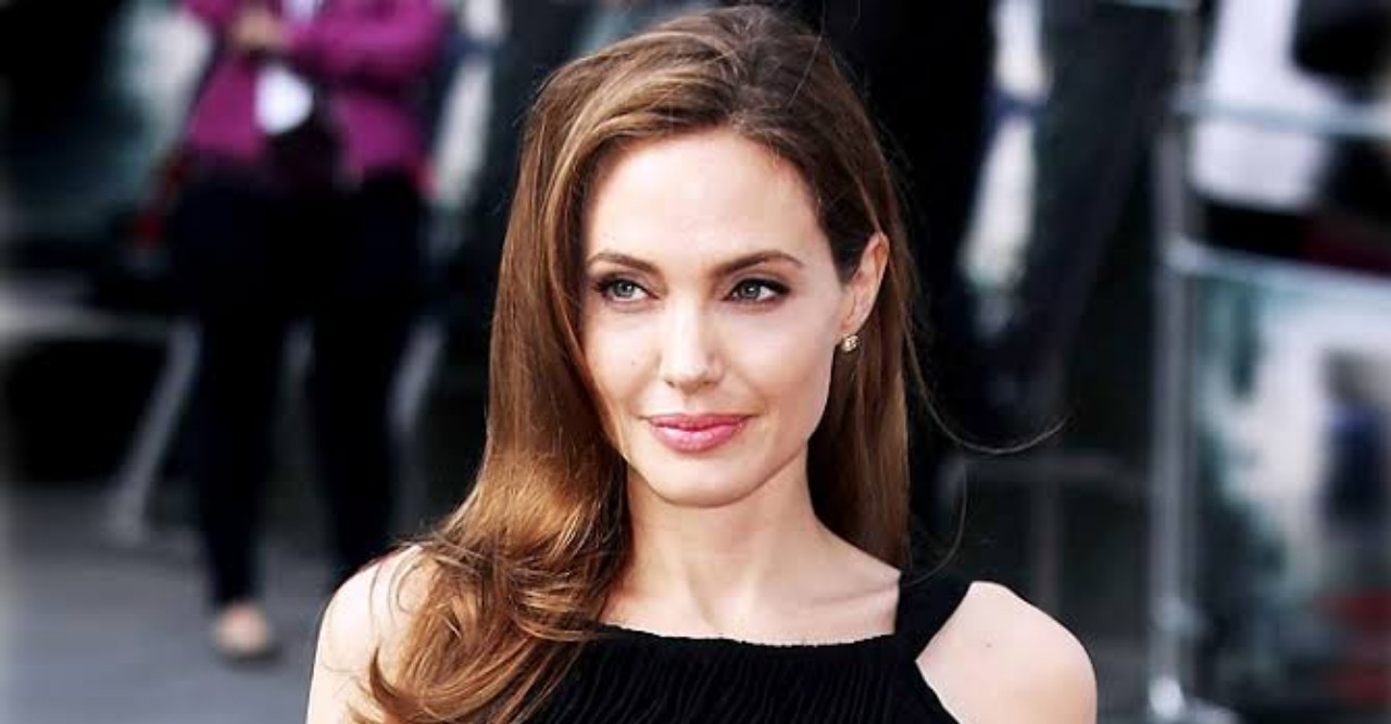 শুভ জন্মদিন মার্কিন অভিনেত্রী অ্যাঞ্জেলিনা জোলি