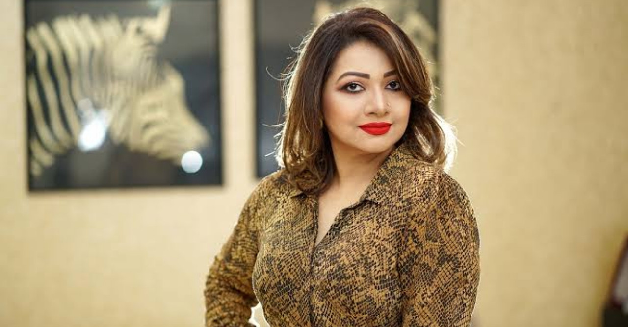 পদ্মা সেতুকে নিয়ে গান গাইলেন আঁখি আলমগীর