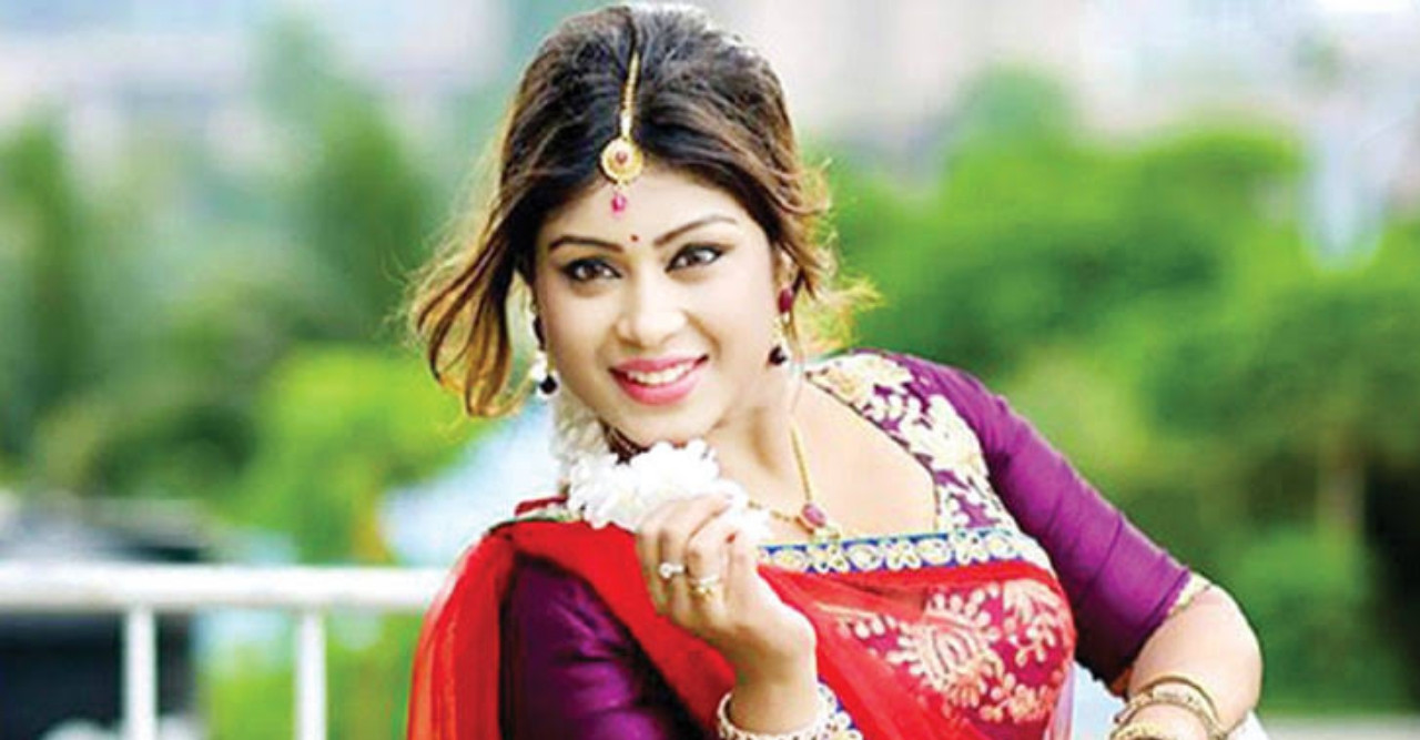 বানভাসি মানুষের পাশে দাঁড়ালেন চিত্রনায়িকা মিষ্টি জান্নাত