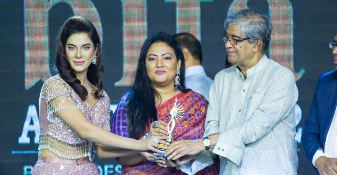 বাইফা অ্যাওয়ার্ড পেলেন আঁখি আফরোজ