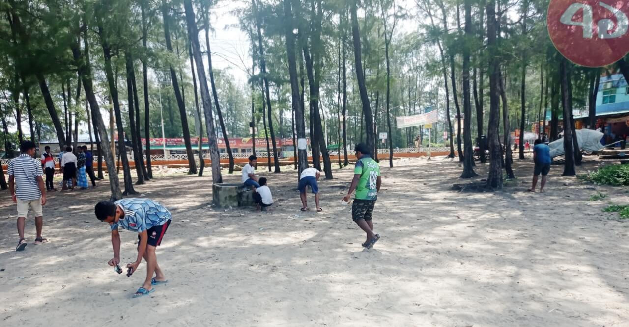 কক্সবাজারে বশেমুরবিপ্রবির মার্কেটিং বিভাগের শিক্ষার্থীদের "কিপ দ্যা নেচার ক্লিন" কর্মসূচি