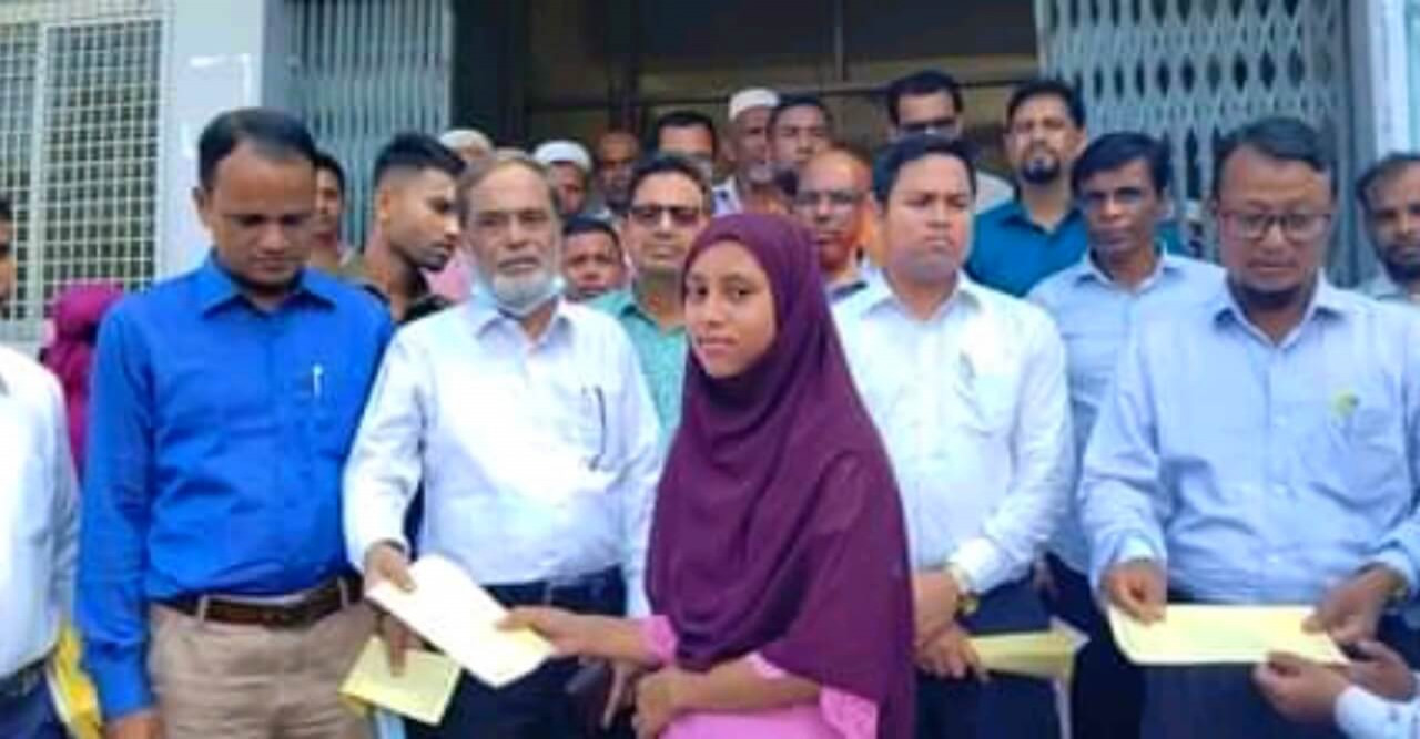 বানিয়াচংয়ে বন্যার্ত মাধ্যমিক শিক্ষার্থীদের মাঝে নগদ অর্থ বিতরণ