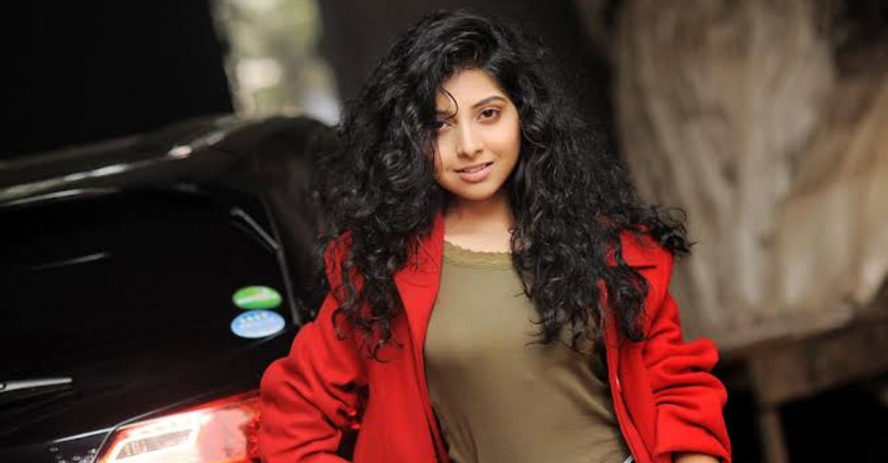 সংগীতশিল্পী পড়শী'র মুখে অস্ত্রোপচার হয়েছে