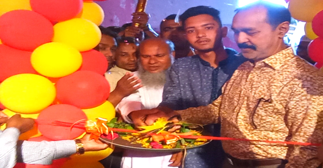 ডোমারে ‘ফুড স্টার ক্যাফে’ এর উদ্বোধন অনুষ্ঠিত