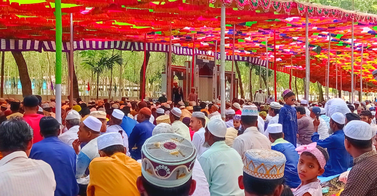 ডোমার কেন্দ্রীয় ঈদগাহে পবিত্র ঈদুল আযহার নামাজ অনুষ্ঠিত