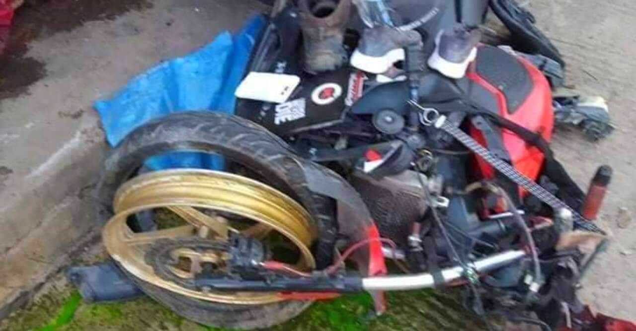 সীতাকুন্ডে সড়ক দূর্ঘটনায় আরোহী সহ দুজন নিহত