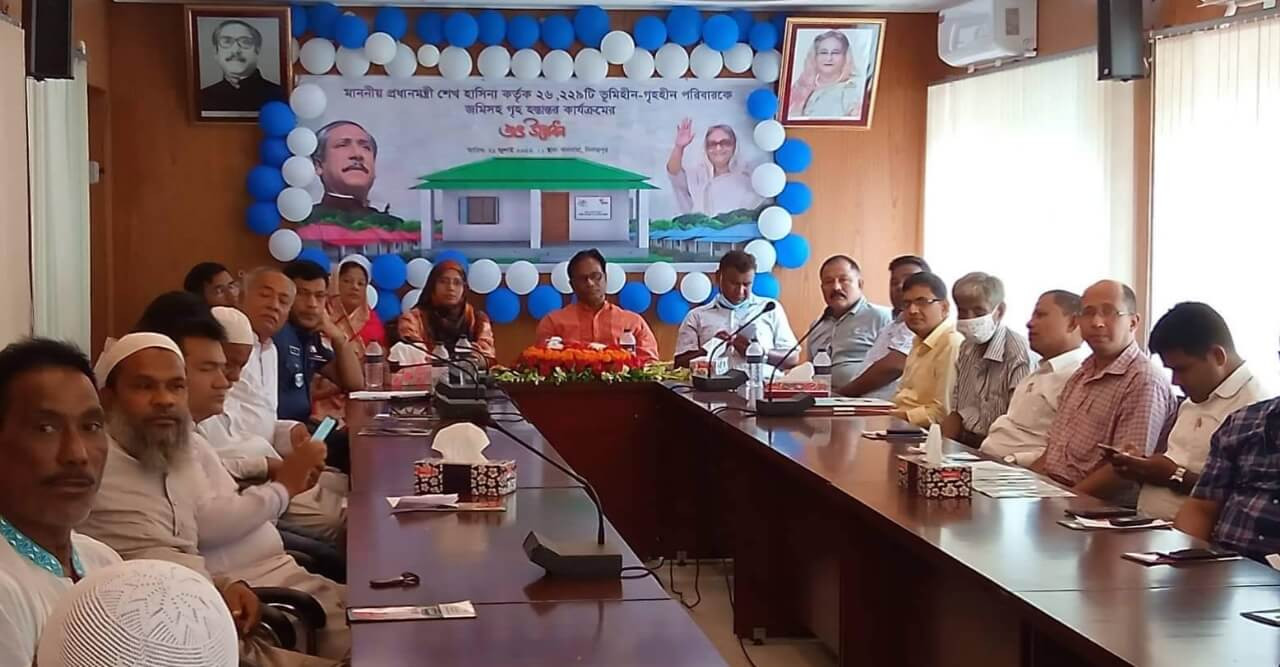 প্রধানমন্ত্রী কর্তৃক ভূমিহীনদের গৃহ হস্তান্তরের শুভ উদ্বোধন