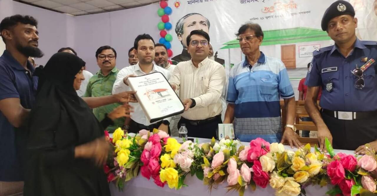 চরফ্যাশনে প্রধানমন্ত্রীর উপহার পেলো আরও ১৬০ পরিবার