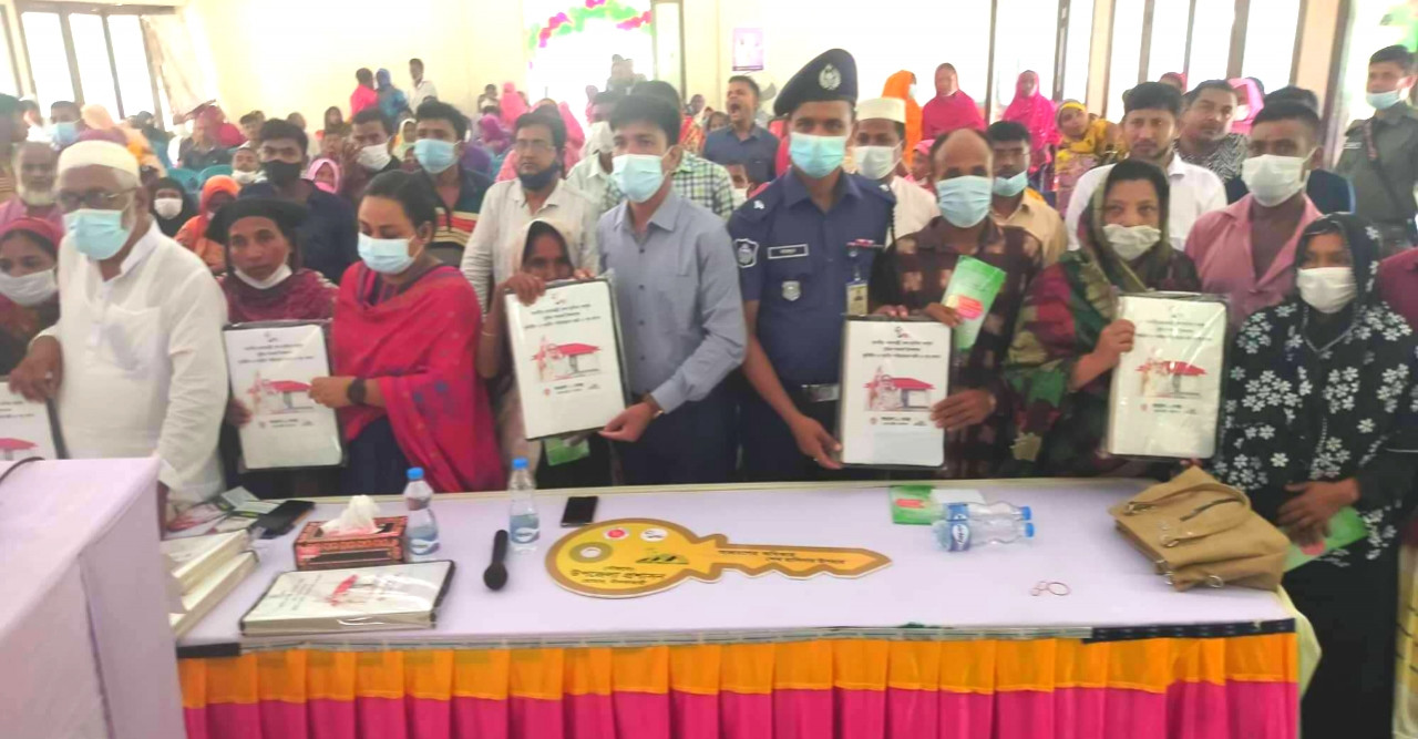 ডোমারে ৫০টি গৃহহীন ও ভূমিহীন পরিবার পেল ঘর